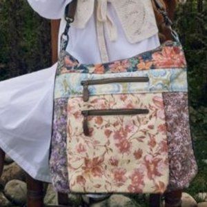 LE FLEUR ESSI Shoulder Bag